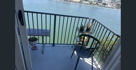 Waterfront Living with a View 2 bedrooms $670pw - Photo 3