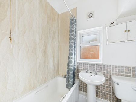 2 bedroom end of terrace house to rent - Photo 5