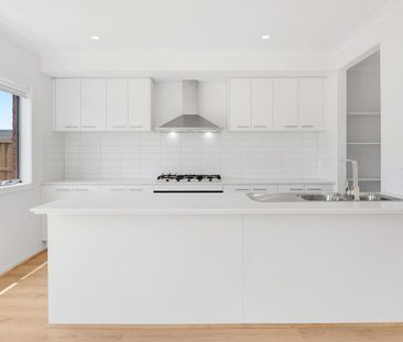 Spacious & Low-Maintenance Family Home - Photo 2