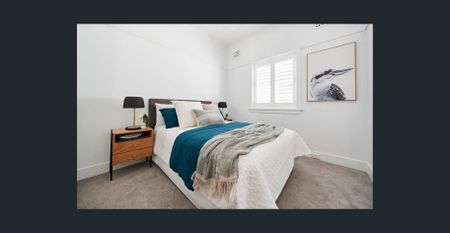 Top-Floor Two Bedroom House Sized Apartment! - Photo 4