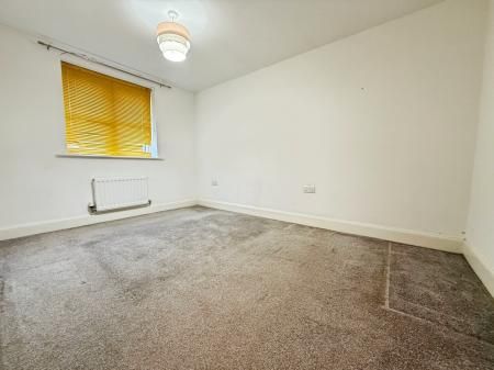 2 bedroom Flat To Let - Photo 3