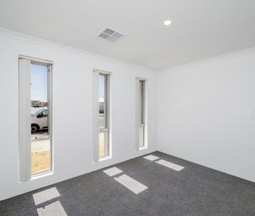 Modern Comfort in Vibrant Alkimos - Photo 2