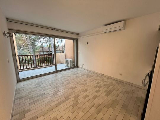 Location Appartement 1 pièce 22m² SANARY SUR MER 83110 - Photo 1