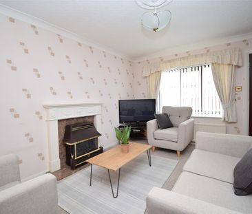 The Hawthorns, Ossett - Photo 2