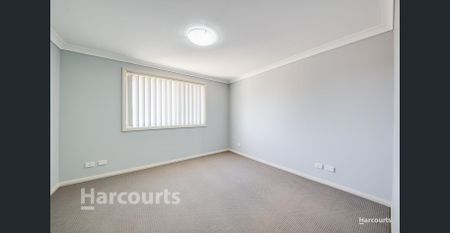 Three Bedroom Townhouse in Prime Location... - Photo 2