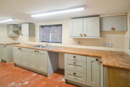 2 bedroom semi-detached house to rent - Photo 4