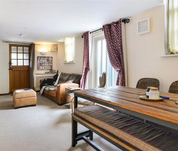 2 bedroom cottage to rent - Photo 1