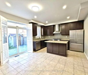 Detached Home For Lease | N9250703 - Photo 2