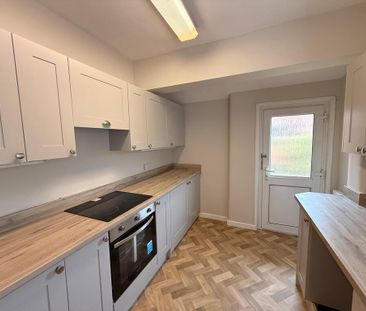 2 bedroom end of terrace house to rent - Photo 3