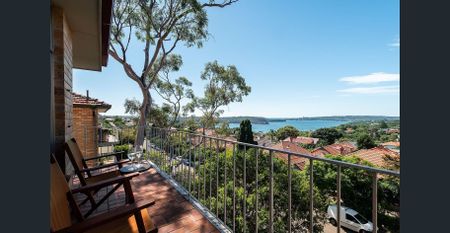 Balmoral Residence with Breathtaking Views - Photo 4