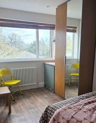 1 bedroom in a house share to rent - Photo 1