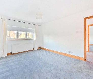 4 bedroom semi-detached house to rent - Photo 2