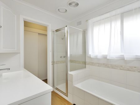 21 Woorigoleen Drive, Keilor East - Photo 5