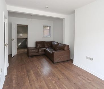 16 Empire Parade, BT126GN, Belfast - Photo 3