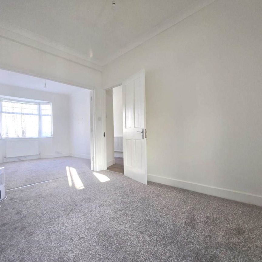 Guide Price £2,600 pcm - Available Now - Part Furnished - Photo 1