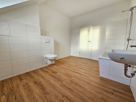 Großzügige 4,5 Zimmer Wohnung komplett renoviert - Foto 2