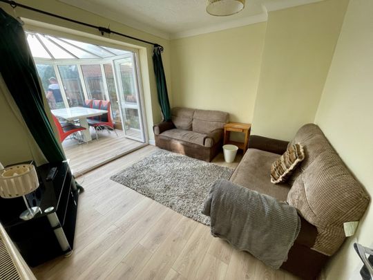 WINTON 6 Bed Student House - EDGEHILL RD - Photo 1