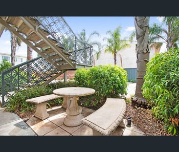 2/35 Sussex Street, North Adelaide, SA 5006 - Photo 2