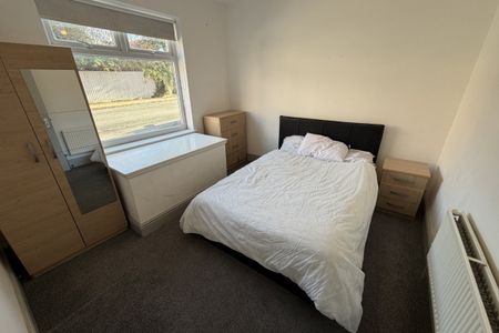 Essex Street - Photo 2