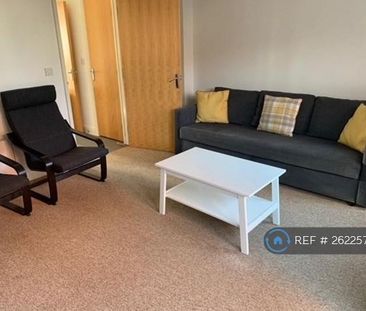 1 bedroom in a house share to rent - Photo 2