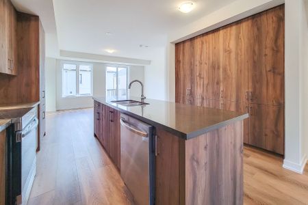 For Lease - 1364 Kaniv Street, Oakville, Ontario - Photo 2