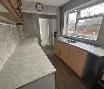 3 bedroom end of terrace house to rent - Photo 4