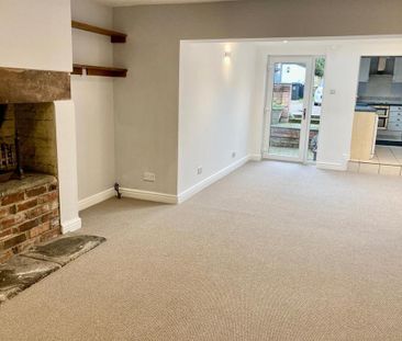 2 bedroom terraced house to rent - Photo 4