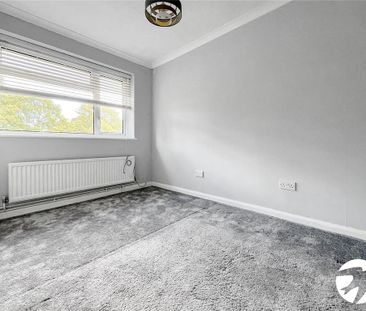 3 bedroom end of terrace house to rent - Photo 3