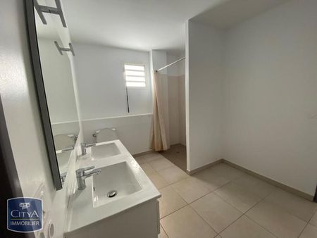 Location Appartement 3 pièces 85m² ST DENIS 97400 - Photo 2