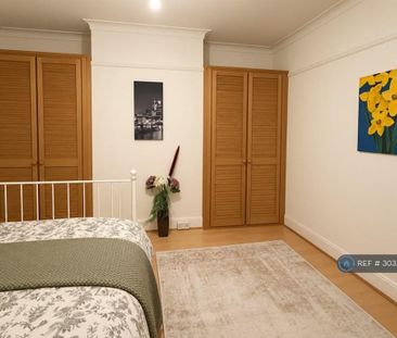 3 bedroom flat to rent - Photo 2