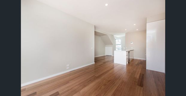 Light & Bright Stunning Townhouse - Photo 1