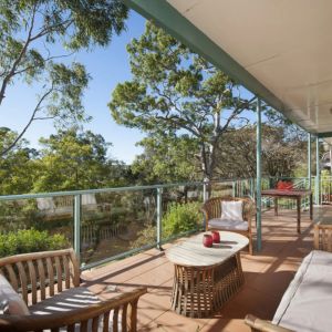 Peaceful Family Living in Leafy Cul-De-Sac Overlooking Mowbray Park - Photo 2
