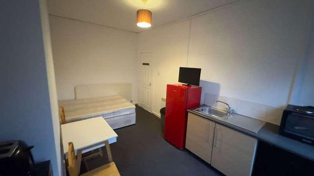 Flat C, Conference Road, Armley, Leeds, LS12 - Photo 1