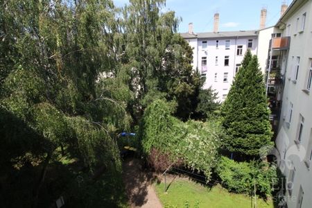 Helle und geräumige 3 Zimmer-Dachgeschosswohnung mit Einbauküche und Wanne in Stadtfeld-Ost - Photo 3