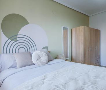 Plaça de Bisbe Benlloch, Torrent, Valencian Community 46900 - Photo 4