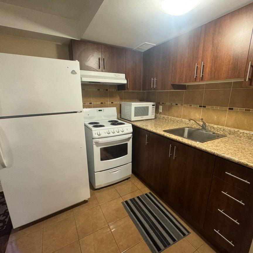 For Lease - 427 Comiskey Crescent Unit# Basement, Mississauga, Ontario - Photo 1