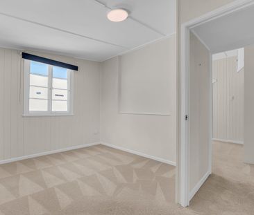 Charming Family Home in Popular School Catchment Location - Lawns &... - Photo 4