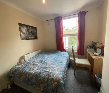 4 bedroom terraced house to rent - Photo 5