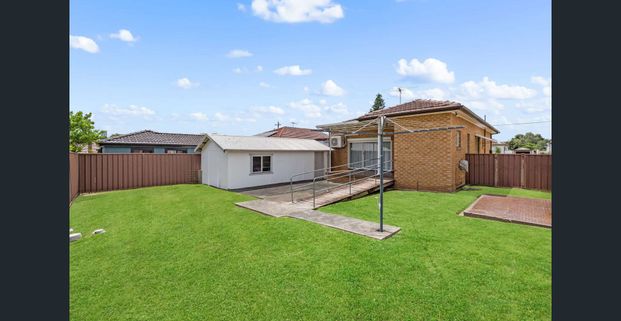 Spacious Family Home in Merrylands – Move in Ready - Photo 1