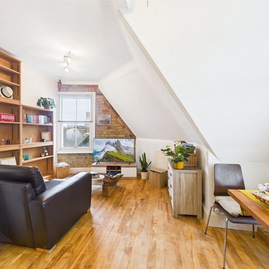 Heath Road, Twickenham, Middlesex, TW1 - Photo 1