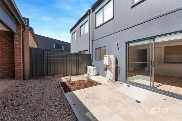 MODERN TOWNHOME LIVING IN A PRIME FRASER RISE LOCATION - Photo 1