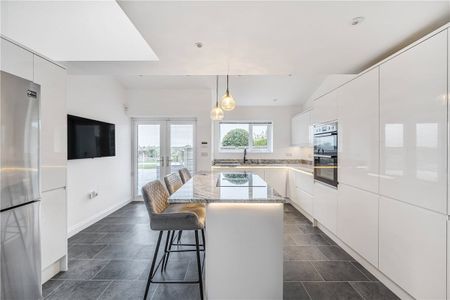 A 3 bedroom , recently renovated, home in the village of Tunley, some 5 miles south of Bath with a south facing garden. - Photo 5