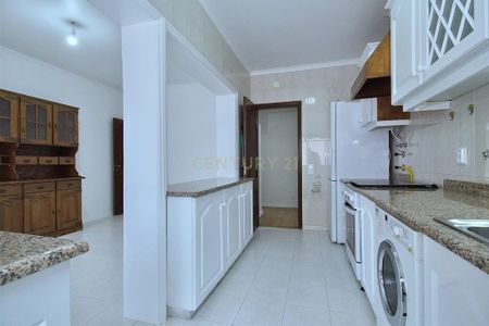 R. Cidade de Évora 15, 2775-309 Parede, Portugal, Carcavelos e Parede, Lisbon 2775-309 - Photo 5