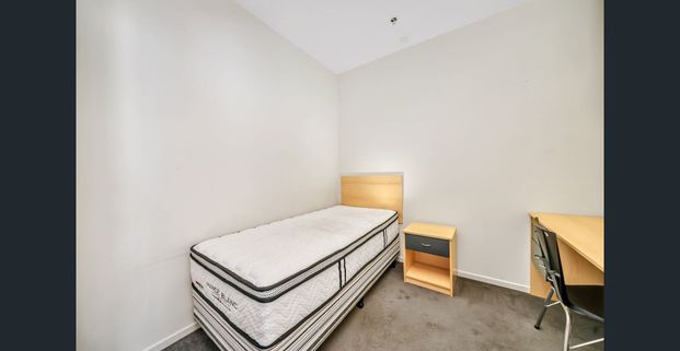 Two Bedroom Apartment in Convenient Location - Photo 1