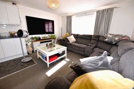 2 bedroom Flat in Flat 3, Leeds - Photo 3