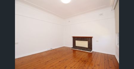 Three Bedroom Family Home In A Convenient Location - Photo 2