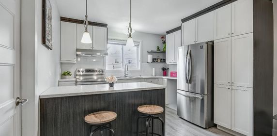 Grand condo 5 ½ à Chambly, entièrement rénové, 2 stationnements - Photo 2