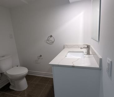 For Lease - 230 Alsace Road, Richmond Hill, Ontario - Photo 5