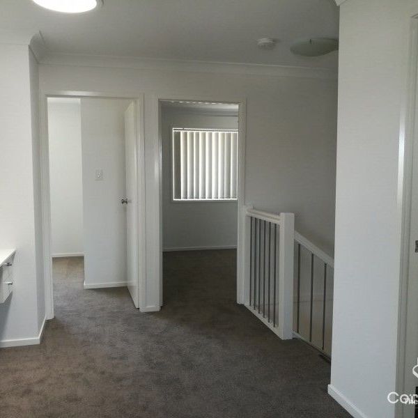 4 bedroom 2 level townhouse - Photo 1