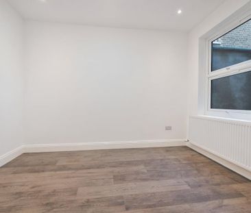 3 bedroom ground floor flat to rent - Photo 2